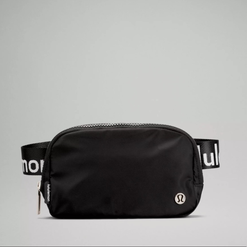 NWT wordmark lululemon everywhere bag